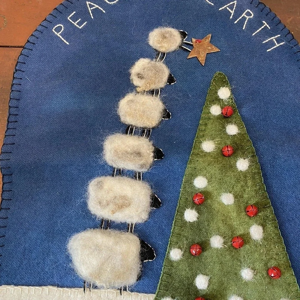 Primitive Christmas PEACE‎ ON EARTH SHEEP Table Runner Mat Doily 17.5